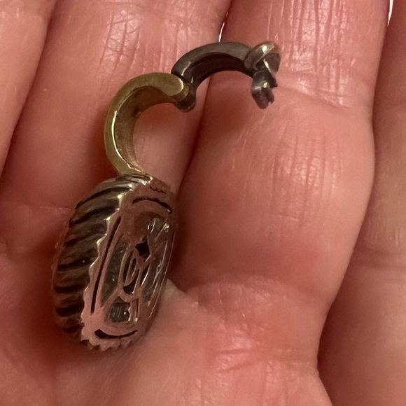 - David Yurman 18k and Silver Diamond Pendant. Excellent Condition. - Picture 3 of 8